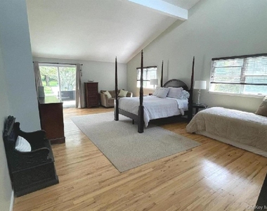 215 Northfield Lane - Photo Thumbnail 8