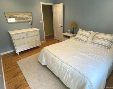 215 Northfield Lane - Photo Thumbnail 9