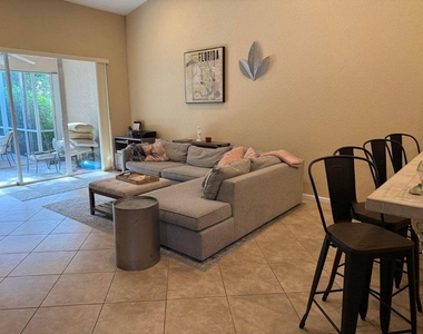 328 W Coral Trace Circle - Photo Thumbnail 7