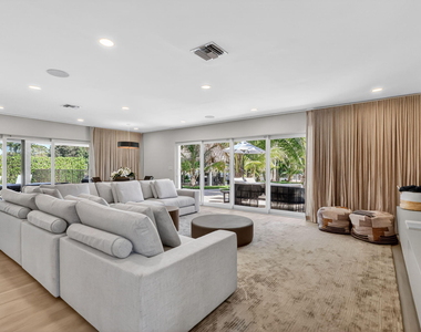937 Sw 34th Court - Photo Thumbnail 10