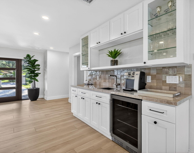 937 Sw 34th Court - Photo Thumbnail 12