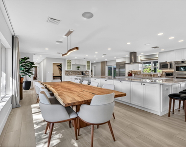937 Sw 34th Court - Photo Thumbnail 8