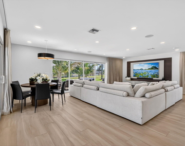 937 Sw 34th Court - Photo Thumbnail 11