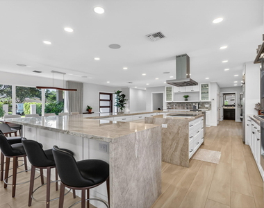 937 Sw 34th Court - Photo Thumbnail 5
