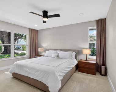 937 Sw 34th Court - Photo Thumbnail 22