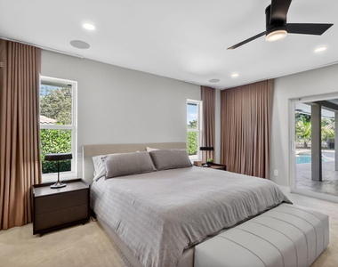 937 Sw 34th Court - Photo Thumbnail 14