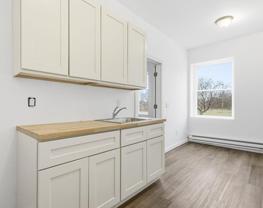 3295 Rochester Street - Photo Thumbnail 7