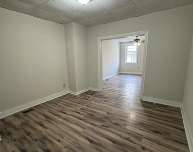 525 E Market Street - Photo Thumbnail 3