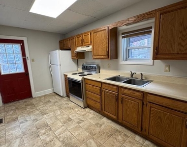525 E Market Street - Photo Thumbnail 6