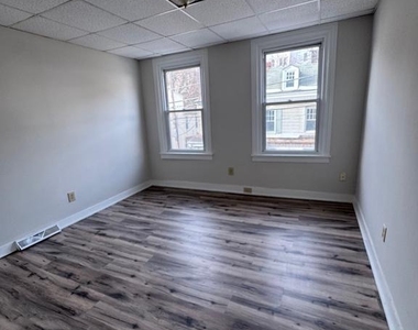 525 E Market Street - Photo Thumbnail 10