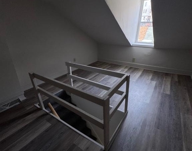 525 E Market Street - Photo Thumbnail 14