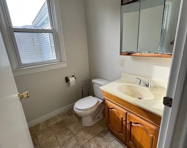 525 E Market Street - Photo Thumbnail 7