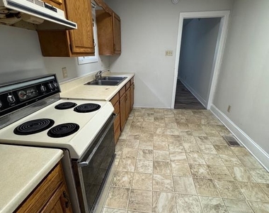 525 E Market Street - Photo Thumbnail 5
