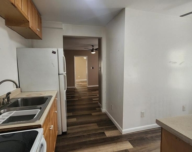 108 E Pacific Avenue - Photo Thumbnail 3