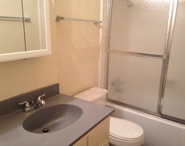 1710 Ledgewood Dr - Photo Thumbnail 9