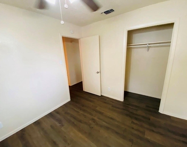 1710 Ledgewood Dr - Photo Thumbnail 6