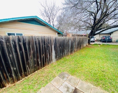 1710 Ledgewood Dr - Photo Thumbnail 11
