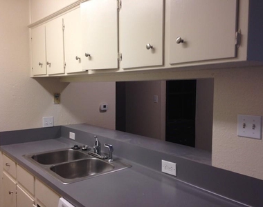 1710 Ledgewood Dr - Photo Thumbnail 4