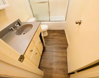 1710 Ledgewood Dr - Photo Thumbnail 8