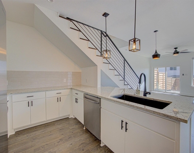 20507 Bonanza St - Photo Thumbnail 8