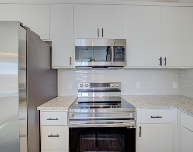 20507 Bonanza St - Photo Thumbnail 7