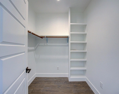 20507 Bonanza St - Photo Thumbnail 20