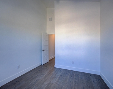20507 Bonanza St - Photo Thumbnail 16