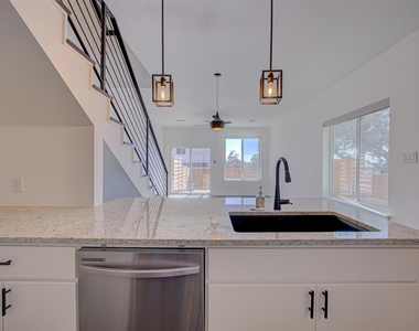 20507 Bonanza St - Photo Thumbnail 6