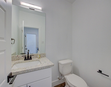 20507 Bonanza St - Photo Thumbnail 4