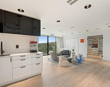 1501 Ridgecrest Dr - Photo Thumbnail 20