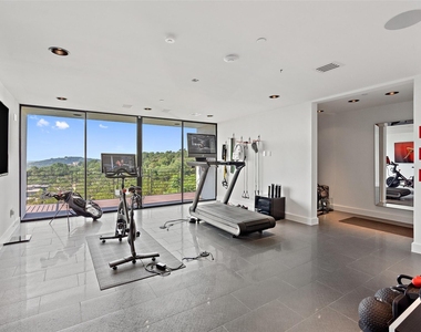1501 Ridgecrest Dr - Photo Thumbnail 12