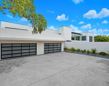 1501 Ridgecrest Dr - Photo Thumbnail 4