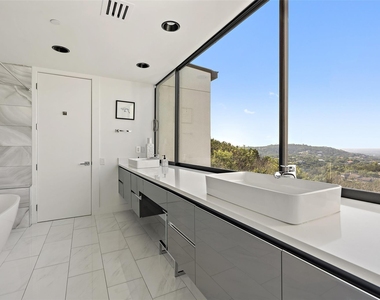 1501 Ridgecrest Dr - Photo Thumbnail 23