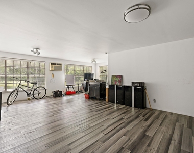 103 E Willis St - Photo Thumbnail 15