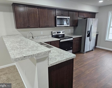 205 Fairfax Lane - Photo Thumbnail 3