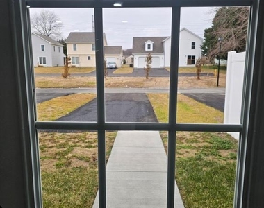 205 Fairfax Lane - Photo Thumbnail 6