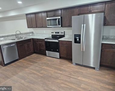 205 Fairfax Lane - Photo Thumbnail 5