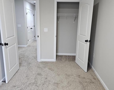 205 Fairfax Lane - Photo Thumbnail 25