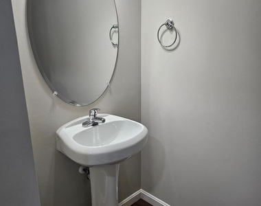 205 Fairfax Lane - Photo Thumbnail 9