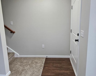 205 Fairfax Lane - Photo Thumbnail 11