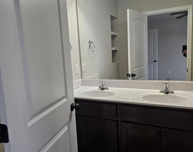 205 Fairfax Lane - Photo Thumbnail 22