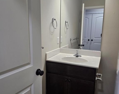 205 Fairfax Lane - Photo Thumbnail 24