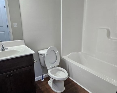 205 Fairfax Lane - Photo Thumbnail 15