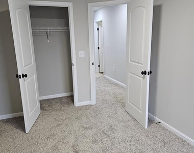 205 Fairfax Lane - Photo Thumbnail 18