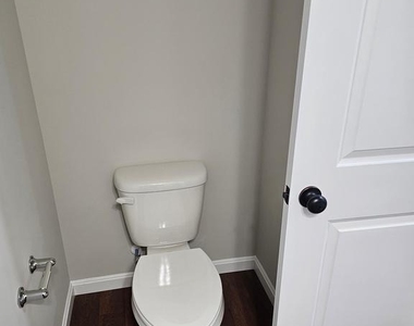 205 Fairfax Lane - Photo Thumbnail 10