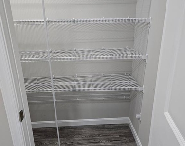 203 Fairfax Lane - Photo Thumbnail 6