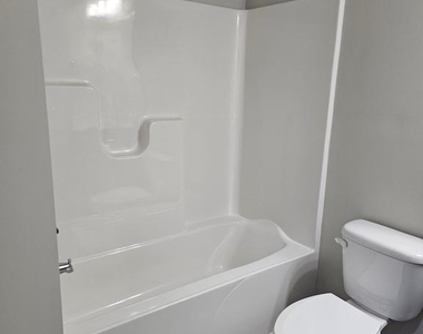 203 Fairfax Lane - Photo Thumbnail 18