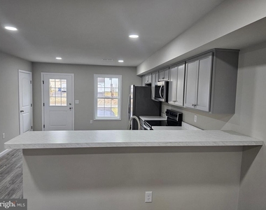 203 Fairfax Lane - Photo Thumbnail 3