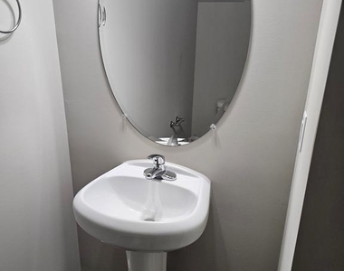203 Fairfax Lane - Photo Thumbnail 9