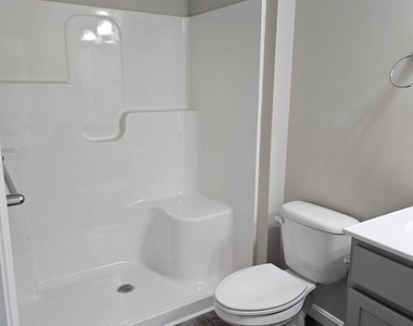 203 Fairfax Lane - Photo Thumbnail 14
